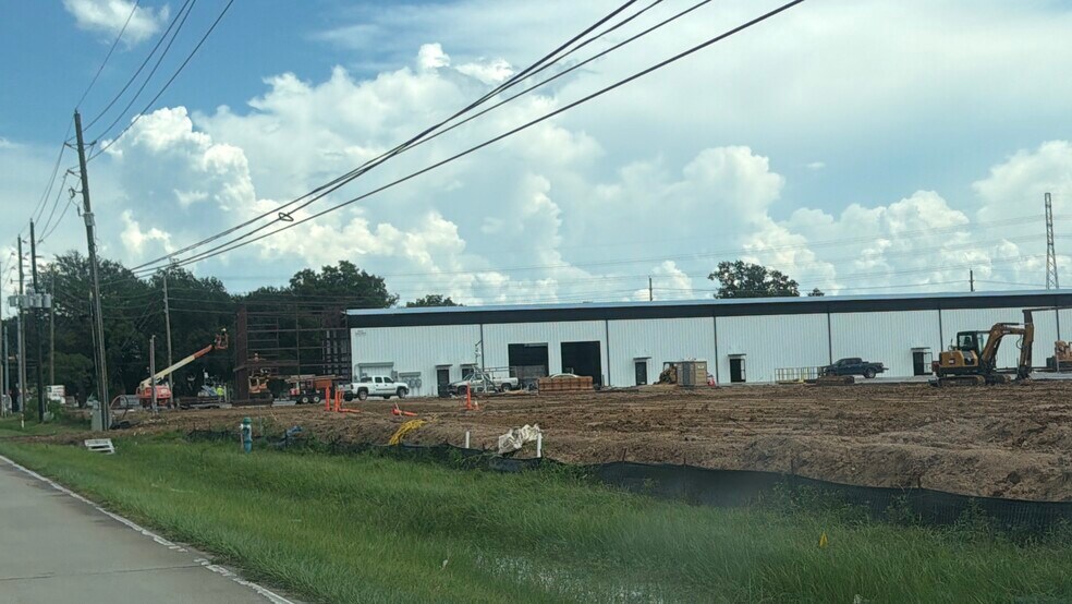 5111 Spring Stuebner Rd, Spring, TX à louer - Photo de l’immeuble – Image 3 sur 25