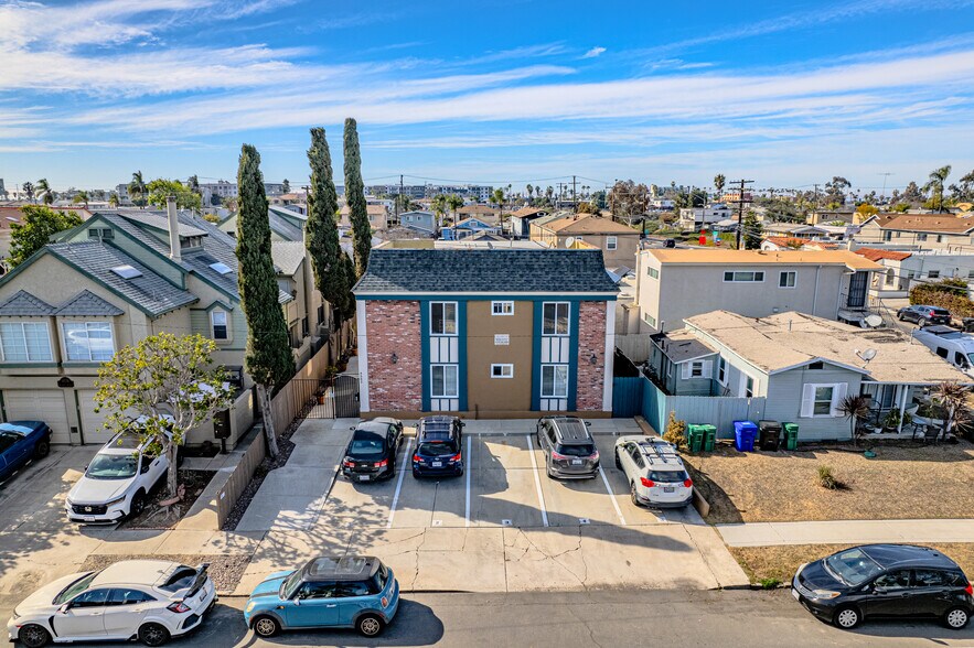 4582 Bancroft St, San Diego, CA à vendre - Photo de l’immeuble – Image 3 sur 16