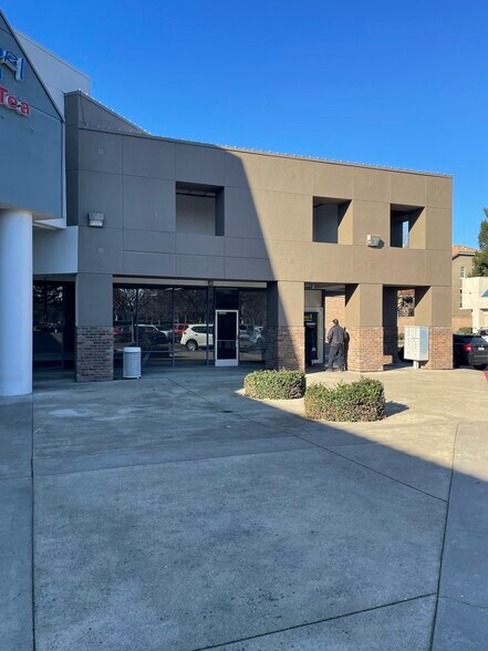 2550 W El Camino Ave, Sacramento, CA à louer - Photo de l’immeuble – Image 3 sur 11