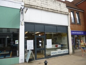 205 High St, Dorking à louer Photo de l’immeuble– Image 1 sur 1