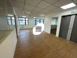 Bureau dans Issy-les-Moulineaux à louer Photo intérieure– Image 1 sur 6