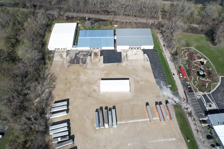 1121-1125 Larsen Rd, Fort Atkinson, WI à louer - Photo de l’immeuble – Image 2 sur 6