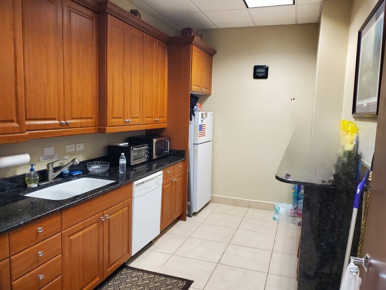8141 Mainline, Fort Myers, FL à louer - Photo de l’immeuble – Image 3 sur 5