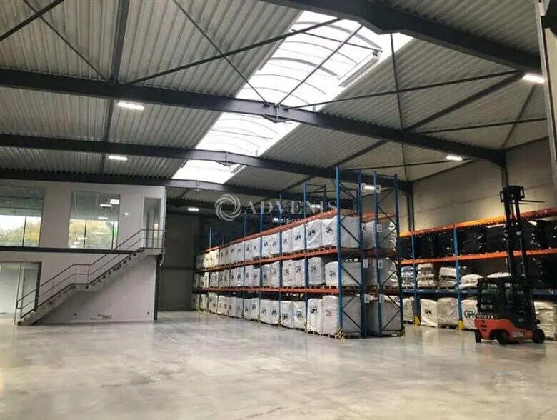 Industriel/Logistique dans Roncq à louer - Photo de l’immeuble – Image 3 sur 4