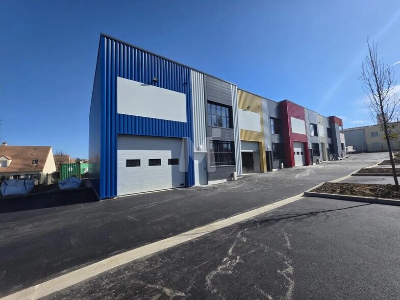 Local d’activités dans Ormoy à louer - Photo de l’immeuble – Image 1 sur 12