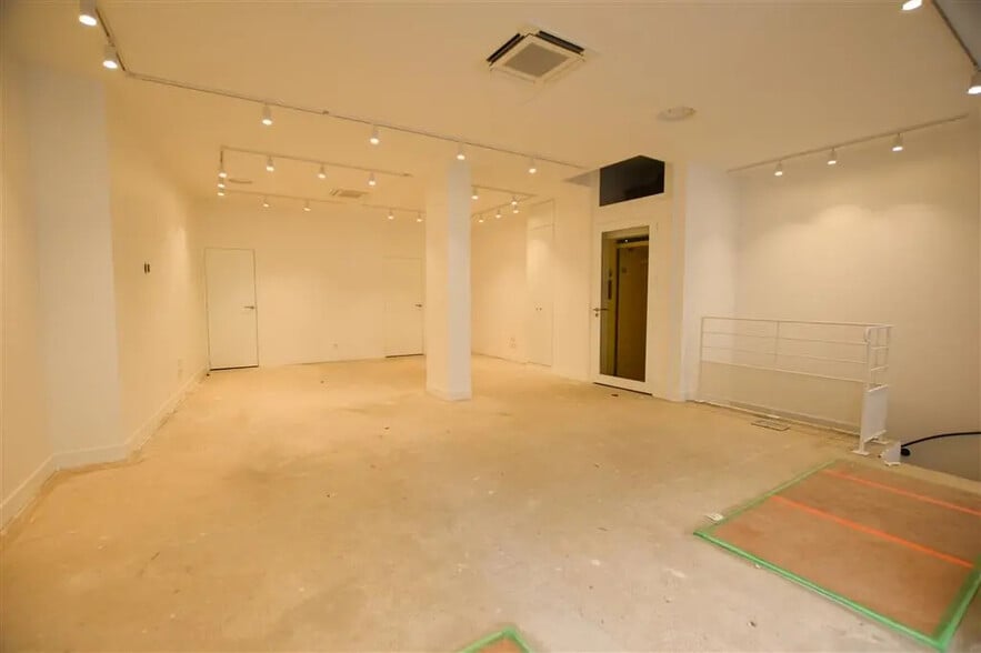 Local commercial dans Paris à louer - Photo de l’immeuble – Image 2 sur 7