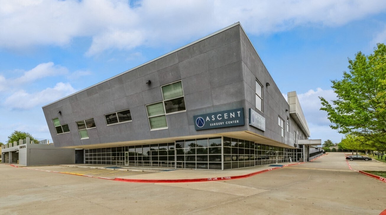 6957 W Plano Pky, Plano, TX à louer Photo principale– Image 1 sur 8