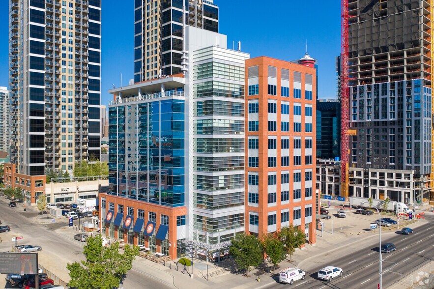 1331-1337 Macleod Trl SE, Calgary, AB à louer - Photo principale – Image 1 sur 10