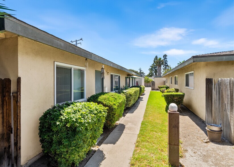 10762-17104 B Ln, Huntington Beach, CA à vendre - Photo de l’immeuble – Image 2 sur 8