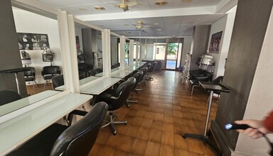 Local commercial dans Martorell, Barcelona à louer Plan d’étage– Image 1 sur 3