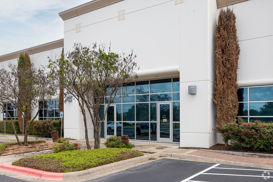 3800 Quick Hill Rd, Austin, TX à louer - Photo de l’immeuble – Image 3 sur 9