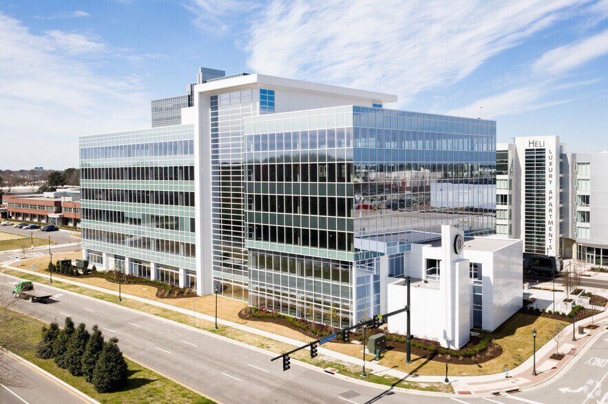 555 Belaire Ave, Chesapeake, VA à louer - Photo de l’immeuble – Image 2 sur 10