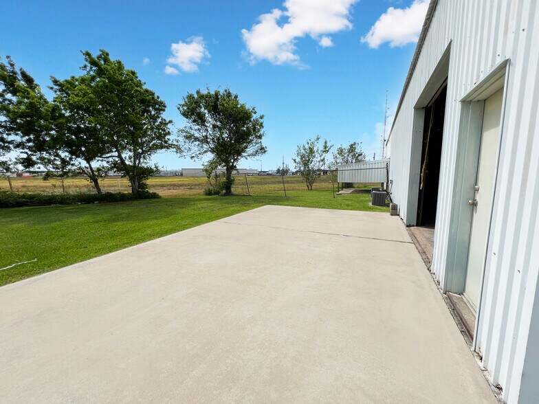 1025 Brockman St, Clute, TX à vendre - Photo de l’immeuble – Image 3 sur 19