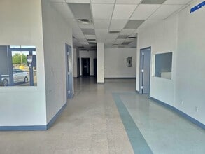 1155 N Zaragosa Rd, El Paso, TX à louer Photo intérieure– Image 2 sur 14