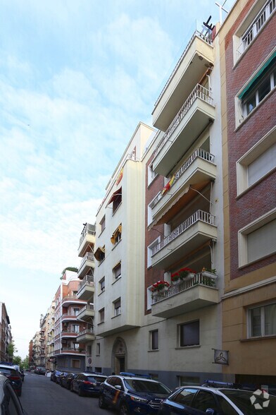 Local commercial dans Madrid, Madrid à louer - Photo de l’immeuble – Image 2 sur 2