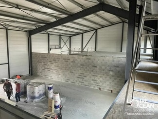 Plus de détails pour Local d'activités à louer