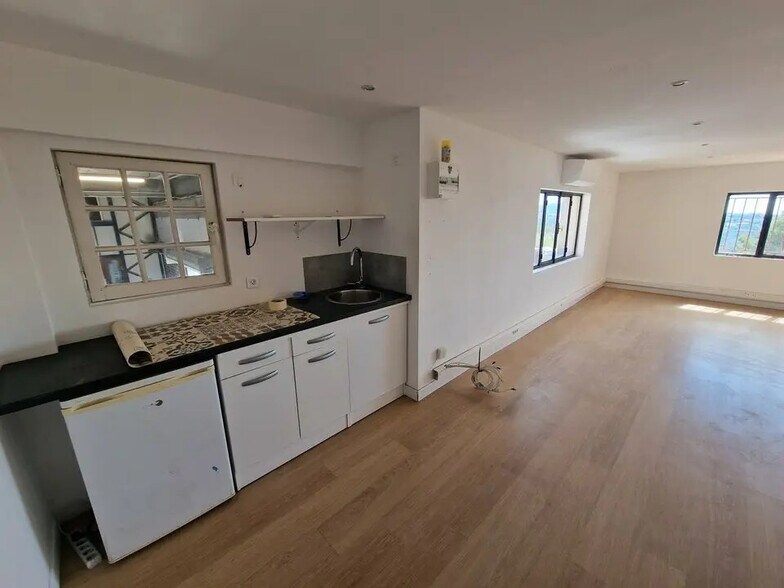 Bureau dans La Gaude à louer - Photo de l’immeuble – Image 3 sur 4
