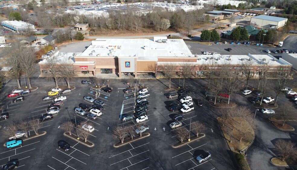 655 Fairview Rd, Simpsonville, SC à louer - Photo de l’immeuble – Image 3 sur 9