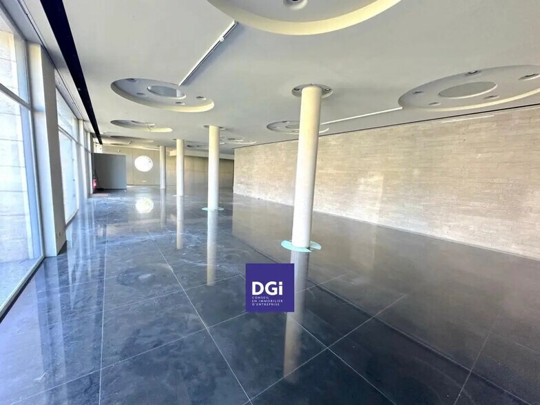 Local commercial dans Avignon à vendre - Photo de l’immeuble – Image 2 sur 4