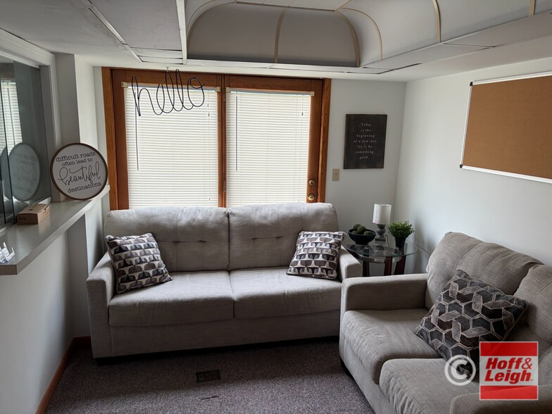 541 West Ave, Tallmadge, OH à louer - Photo de l’immeuble – Image 3 sur 6