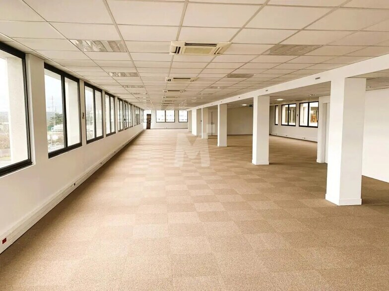 Local d’activités dans Rungis à louer - Photo de l’immeuble – Image 3 sur 11