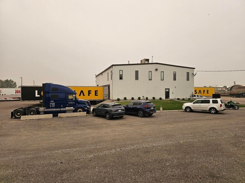 9415 44th St SE, Calgary, AB à vendre - Photo de l’immeuble – Image 1 sur 6