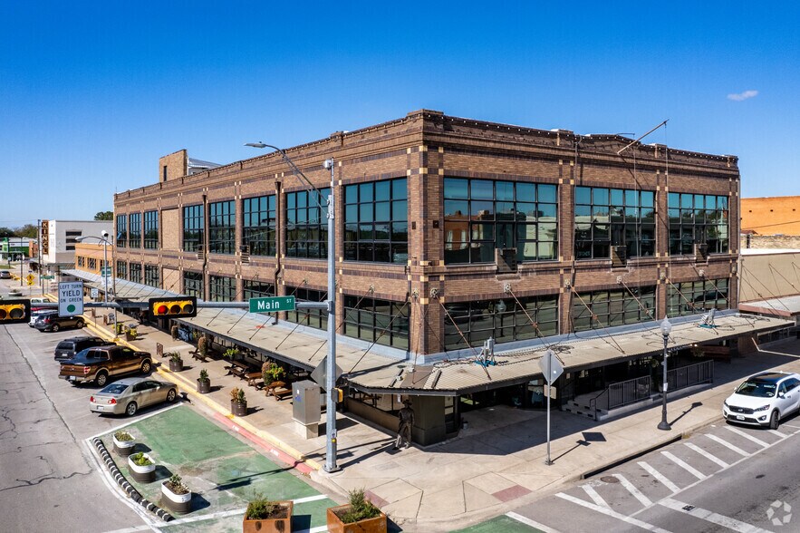 201 N Main St, Taylor, TX à vendre - Photo de l’immeuble – Image 1 sur 61