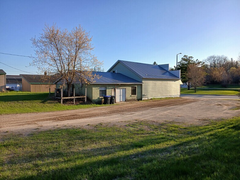 416 Main St, Wausaukee, WI à vendre - Photo de l’immeuble – Image 2 sur 3