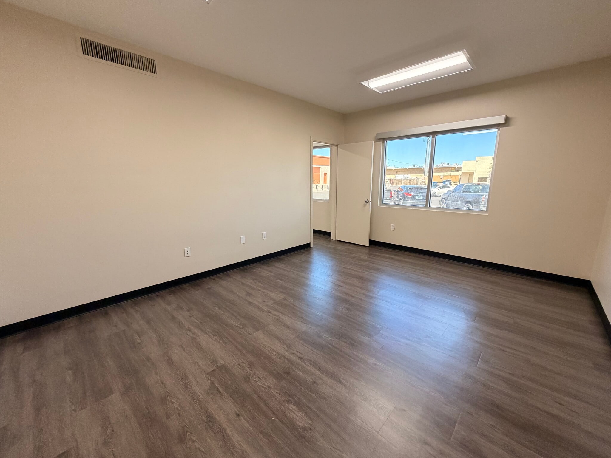 1818 Industrial Rd, Las Vegas, NV à louer Photo intérieure– Image 1 sur 4