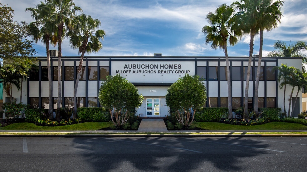 4707 SE 9th Pl, Cape Coral, FL à louer - Photo de l’immeuble – Image 2 sur 10