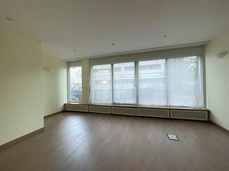Bureau dans Ivry-sur-Seine à vendre - Photo de l’immeuble – Image 2 sur 18