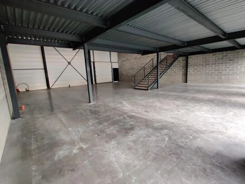 Local d'activités dans Ifs à vendre - Photo intérieure – Image 3 sur 5