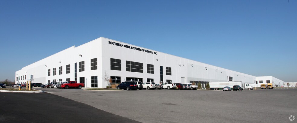 800 Commerce Parkway West Dr, Greenwood, IN à louer - Photo de l’immeuble – Image 2 sur 13