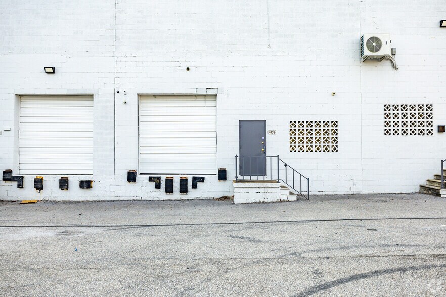 4139-4153 Amos Ave, Baltimore, MD à louer - Photo de l’immeuble – Image 3 sur 8