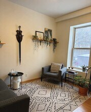 6 Roslyn Rd, Winnipeg, MB à louer Photo intérieure– Image 1 sur 3