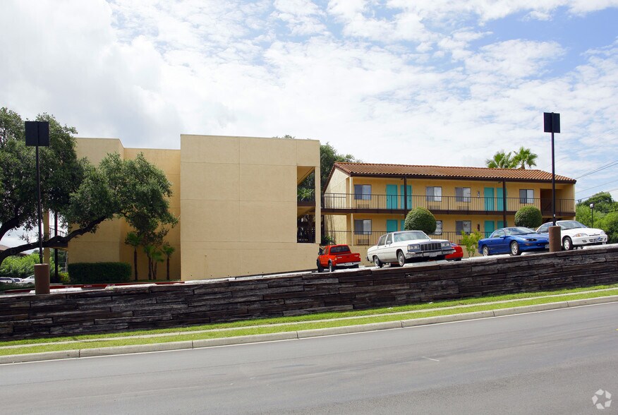 5050 Fredericksburg Rd, San Antonio, TX à vendre - Photo de l’immeuble – Image 1 sur 35