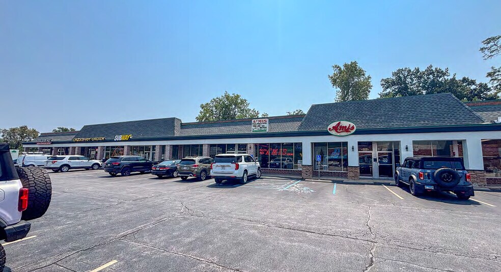 9814-9833 Manchester Rd, Saint Louis, MO à louer - Photo de l’immeuble – Image 3 sur 6
