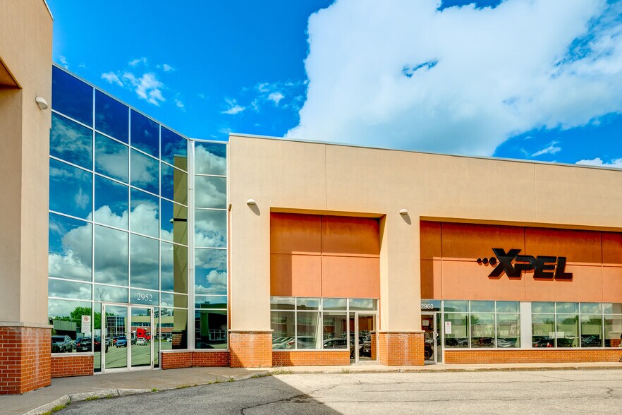 2900-2976 Rue Joseph-A.-Bombardier, Laval, QC à louer - Photo de l’immeuble – Image 3 sur 17