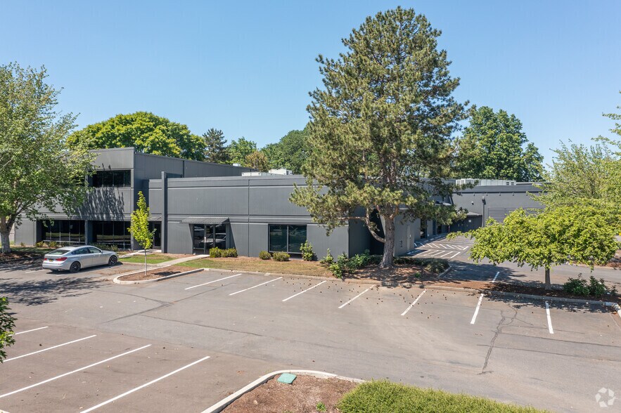 8500 SW Creekside Pl, Beaverton, OR à louer - Photo de l’immeuble – Image 3 sur 23