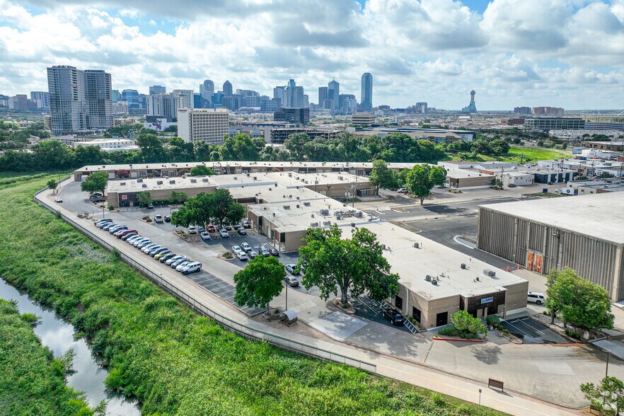 1350 Manufacturing St, Dallas, TX à louer - Photo de l’immeuble – Image 1 sur 14