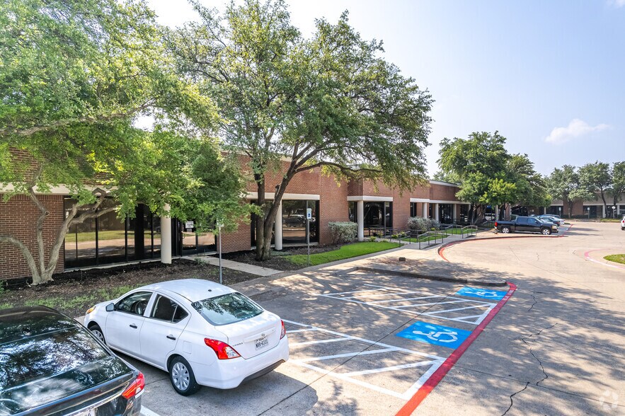 2307 Springlake Rd, Farmers Branch, TX à louer - Photo de l’immeuble – Image 2 sur 29