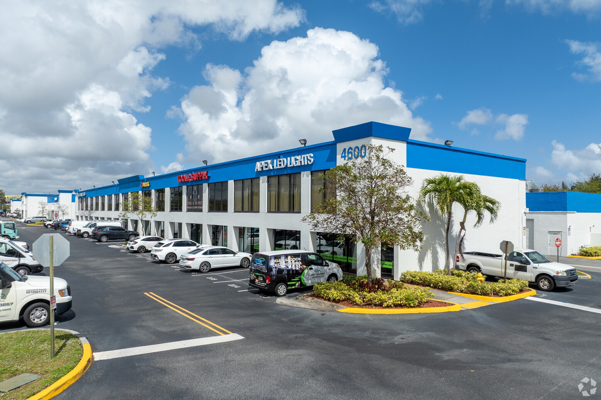 4500 N Powerline Rd, Deerfield Beach, FL à louer Photo de l’immeuble– Image 1 sur 29