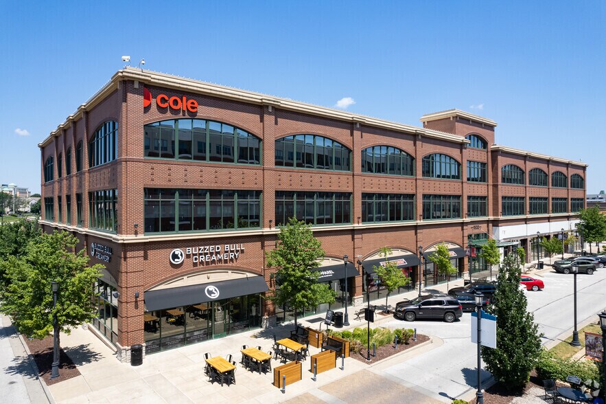 1520 S 5th St, Saint Charles, MO à louer - Photo de l’immeuble – Image 2 sur 48