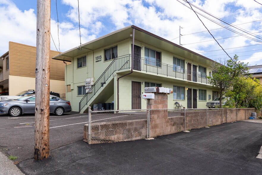 1313 Ahiahi St, Honolulu, HI à vendre - Photo de l’immeuble – Image 2 sur 22