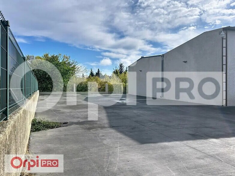 Local d'activités dans Codognan à vendre - Photo de l’immeuble – Image 3 sur 11