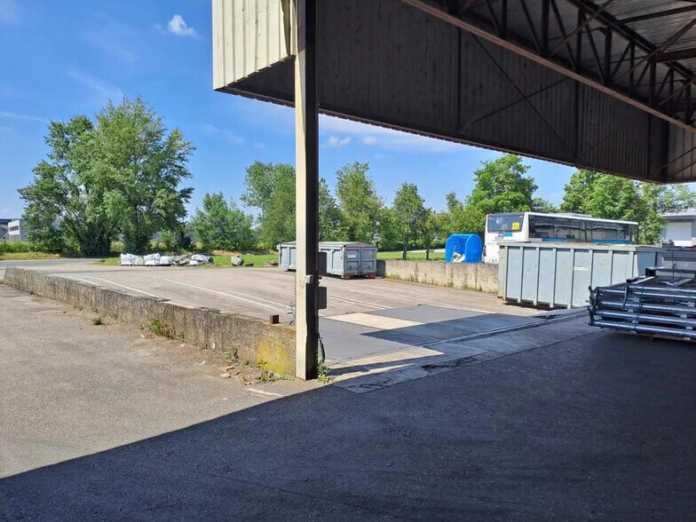 Local d’activités dans Neuville-sur-Saône à louer - Photo de l’immeuble – Image 2 sur 5