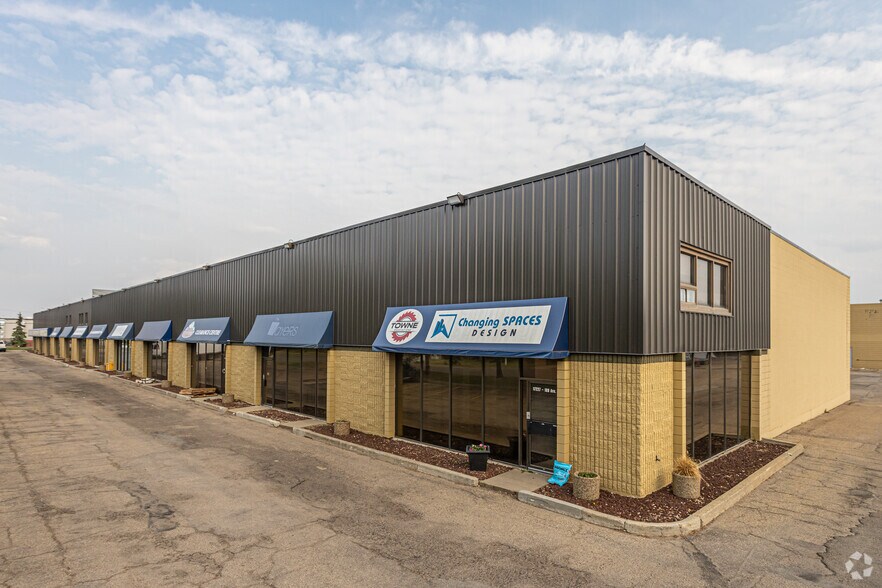 17209 108 Av NW, Edmonton, AB à louer - Photo de l’immeuble – Image 1 sur 5