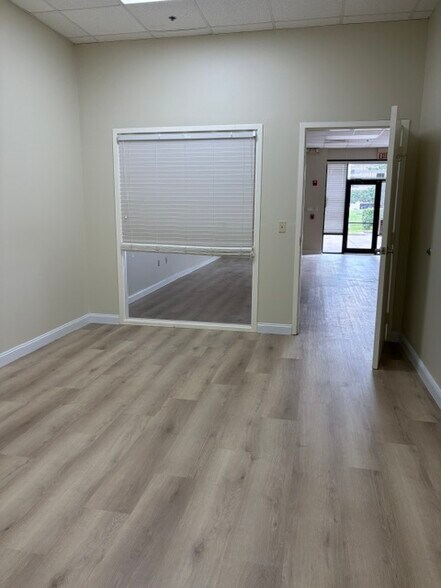 14056 Southwest Fwy, Sugar Land, TX à louer - Photo de l’immeuble – Image 3 sur 10