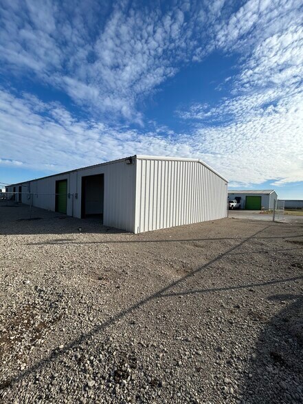 5051 David Strickland Rd, Fort Worth, TX à louer - Photo de l’immeuble – Image 2 sur 9