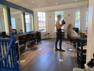 Plus de détails pour 19 Chapel Market, Londres - Local commercial à louer